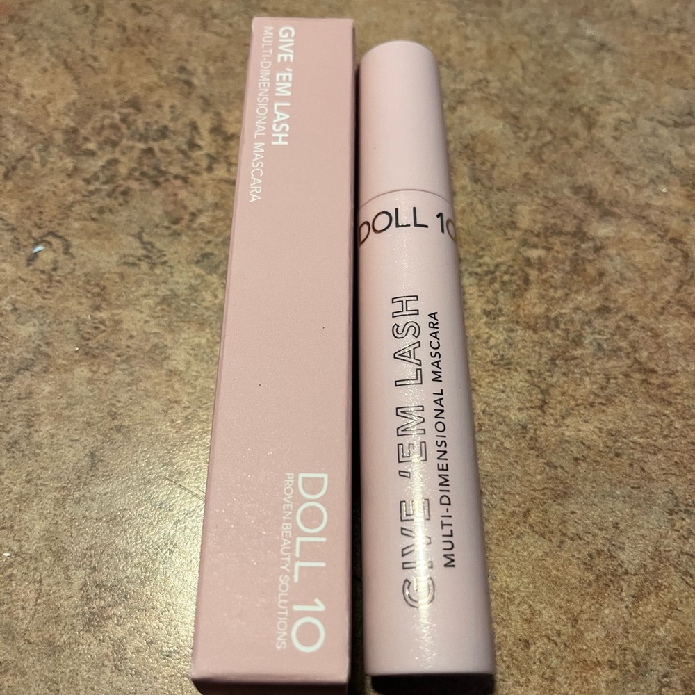 Doll 10 Give 'Em Lash Mascara — Black NIB